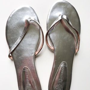 Unworn Jeffrey Campbell Silver Flip Flops Size 11